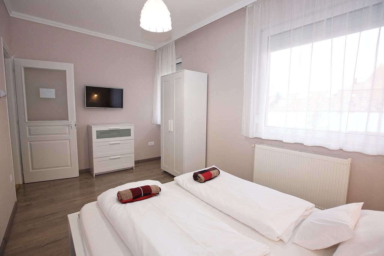 Zoli Apartmanok-Timi Koelcsey 34-36 Hajdúszoboszló Esterno foto